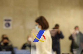 ep archivo   varias personas esperan en una oficina de la agencia tributaria en una imagen de