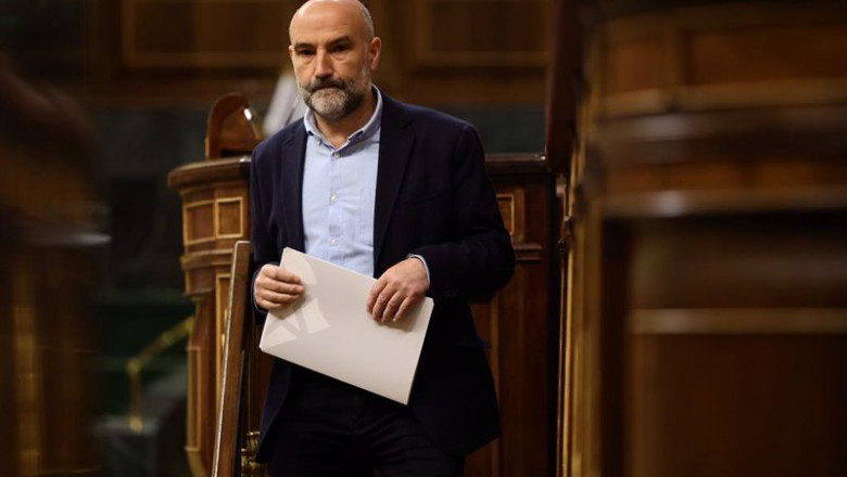 ep el diputado del bng en el congreso nestor rego en una sesion plenaria en el congreso ep el diputado del bng en el congreso nestor rego en una sesion plenaria en el congreso