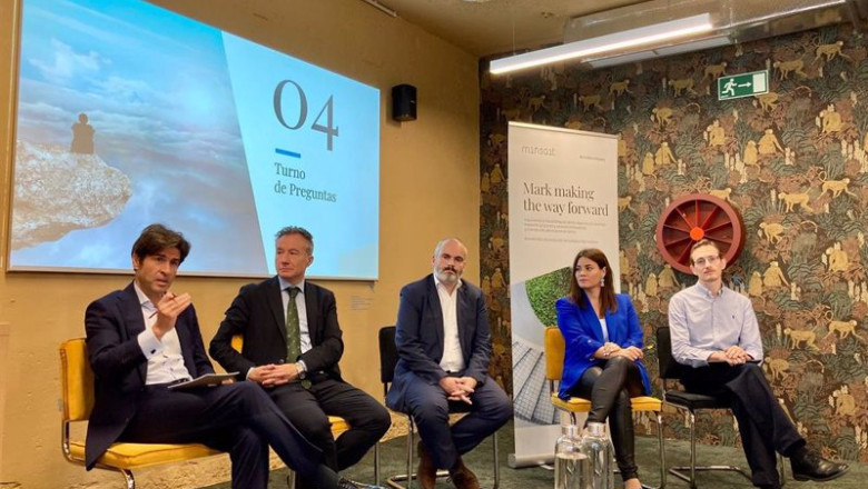 ep el equipo de minsait en la presentacion de su informe ascendant madurez digital