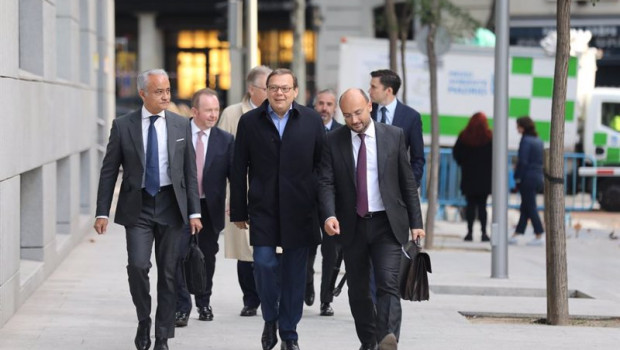 ep el magnate ruso mikhail fridman centro a su llegada a la audiencia nacional donde comparecera