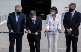 ep el presidente de castilla la mancha emiliano garcia page junto a la ministra de industria reyes