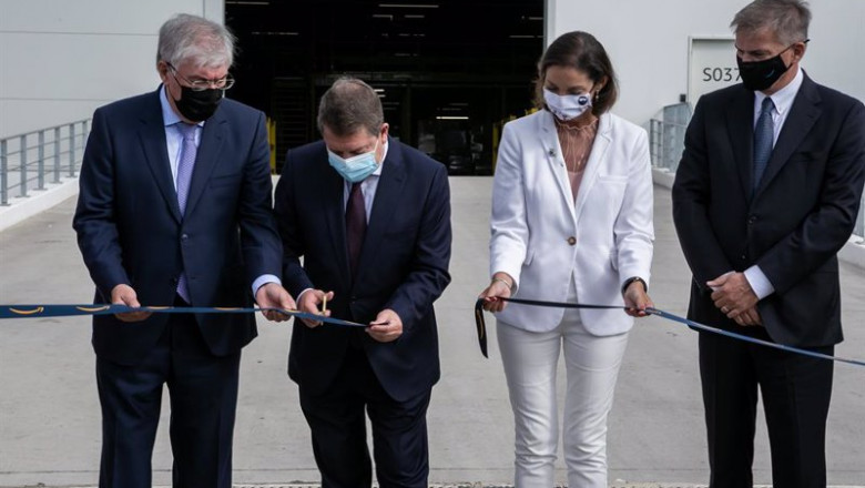 ep el presidente de castilla la mancha emiliano garcia page junto a la ministra de industria reyes