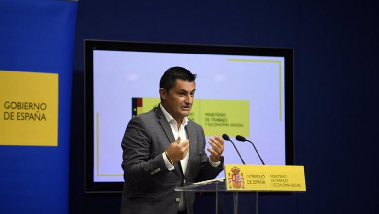 El presidente de la Unión de Profesionales y Trabajadores Autónomos (UPTA) Eduardo Abad, ofrece declaraciones a los medios de comunicación tras su reunión con la ministra de Trabajo y Economía Social, Yolanda Díaz, en el Ministerio de Trabajo y Economía | Óscar Cañas - Europa Press - Archivo ep el presidente de la union de profesionales y trabajadores autonomos upta eduardo abad ofrece