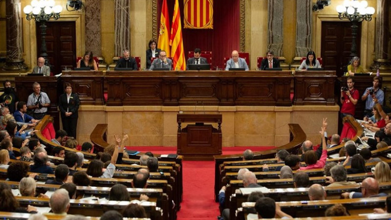 DAVID ZORRAKINO (EUROPA PRESS) ep el presidente del parlament roger torrent en el centro durante la segunda jornada del debate de