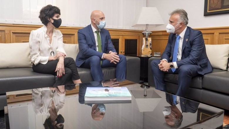 ep el vicepresidente del astillero publico navantia javier herrador y la consejera delegada de la