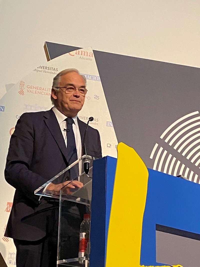 ep gonzalez pons en una conferencia en alicante
