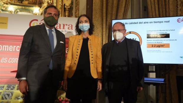 ep i-d el presidente de la camara de comercio de madrid angel asensio la ministra de industria