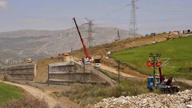 ep imagen de las obras de emergencias sobre el talud que se vio afectado por el temporal a su paso ep imagen de las obras de emergencias sobre el talud que se vio afectado por el temporal a su paso