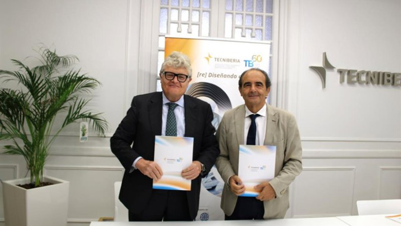 ep imagen del momento de la firma del acuerdo entre tecniberia y el colegio de ingenieros de caminos