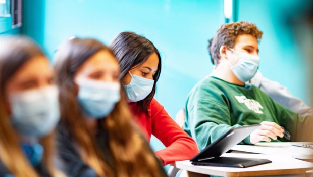 ep la fundacion la caixa lanza un programa de becas de grado para estudiantes excelentes con escasos