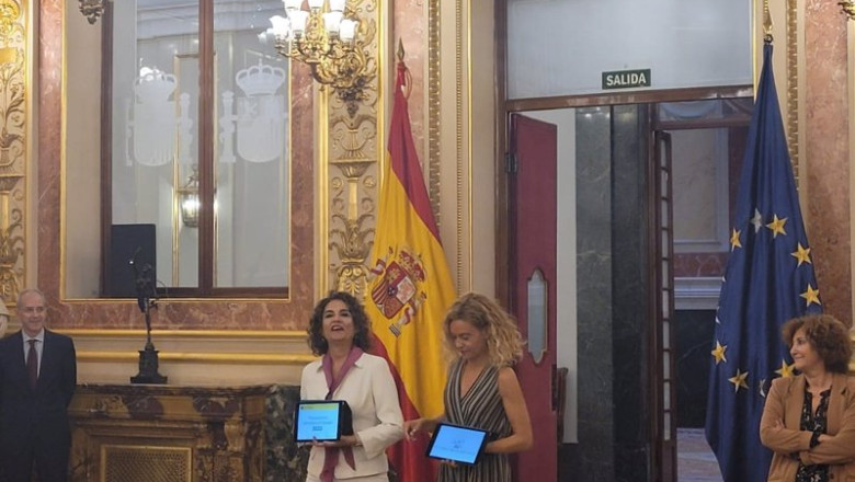 ep la ministra de hacienda y funcion publica maria jesus montero hace entrega a la presidenta del ep la ministra de hacienda y funcion publica maria jesus montero hace entrega a la presidenta del
