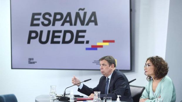 ep la ministra portavoz y de hacienda maria jesus montero y el ministro de agricultura pesca y