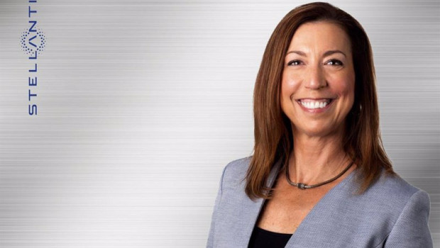 ep la nueva directora general de la marca ram y directora general de la marca chrysler chris feuell