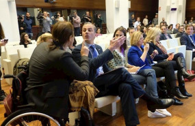 ep la representante de la asociacion mujeres marroquies nadia otmani enfrentandose al portavoz de