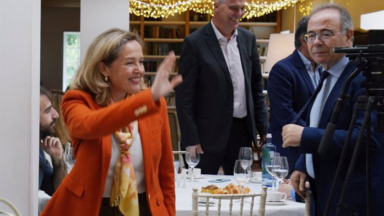 ep la vicepresidenta primera del gobierno nadia calvino y el candidato del psoe xose sanchez bugallo ep la vicepresidenta primera del gobierno nadia calvino y el candidato del psoe xose sanchez bugallo