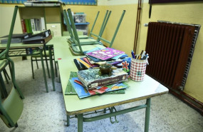 ep material escolar y libros en un aula del colegio de educacion infantil y primaria ceip joaquin