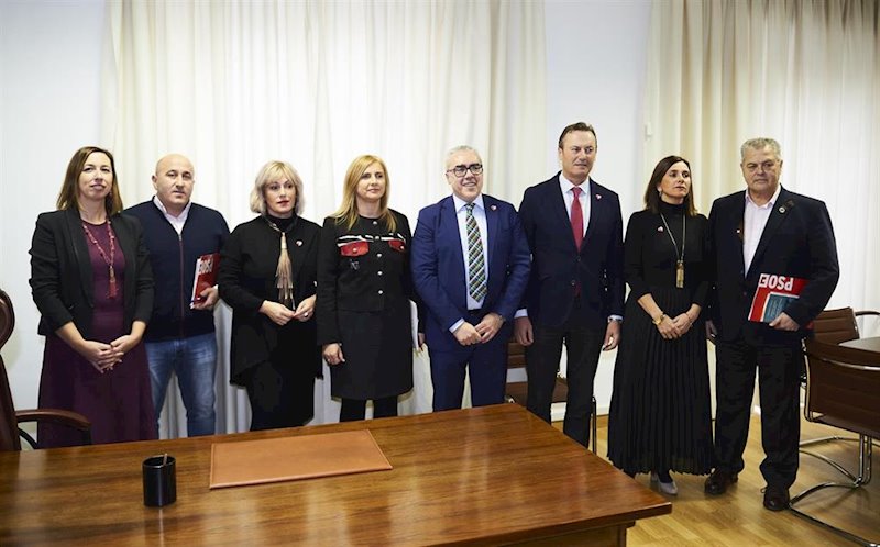 ep miembros de la comision negociadora de psoe y prc en el parlamento de cantabria