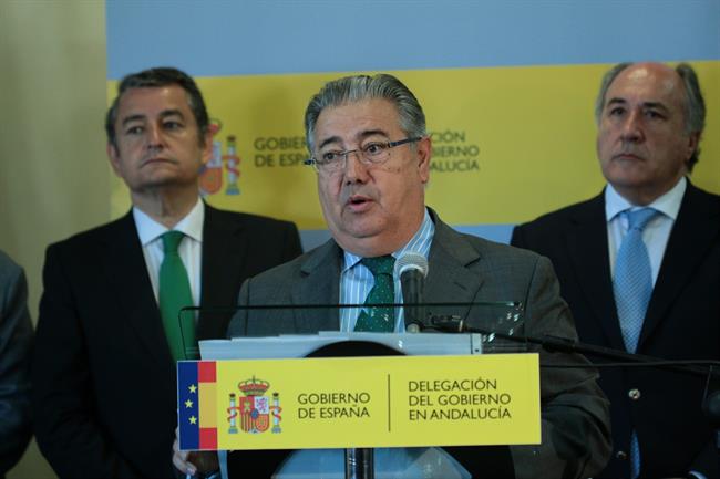 El ministro de Interio, Juan Ignacio Zoido, en La Línea | EUROPA PRESS ep ministrointerio juan ignacio zoido enlinea