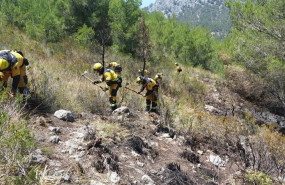 ep tecnicosmedio ambiente actuanla extincionun incendio forestalformentor
