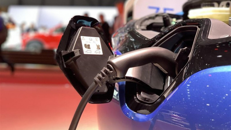 Vehículo eléctrico cargando | EUROPA PRESS - Archivo ep vehiculo electrico cargando 20190625123602