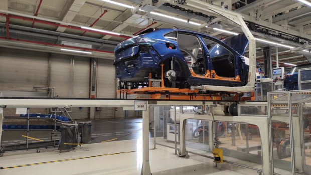 ep vehiculo en el taller de montaje de volkswagen navarra que en el ano 2026 lanzara dos modelos