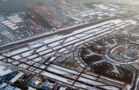 dl airport new york city newark liberty international new jersey usa us united states of america airline travel runway plane aircraft snow pd dl airport new york city newark liberty international new jersey usa us united states of america airline travel runway plane aircraft snow pd