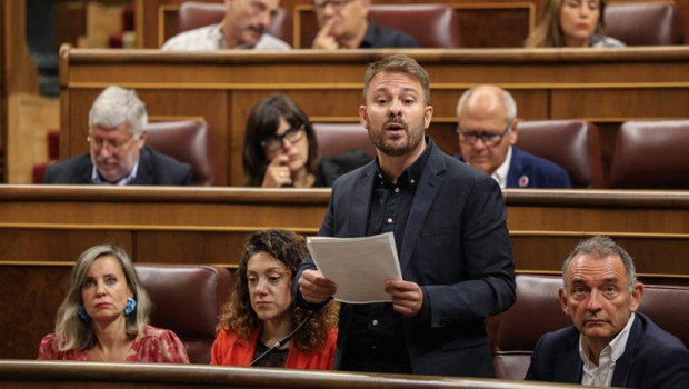 ep archivo   el diputado de compromis integrado en sumar alberto ibanez interviene durante una