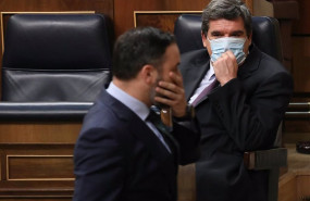 ep archivo   el presidente de vox santiago abascal pasa por delante del ministro de inclusion