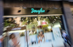 ep archivo - escaparate de la tienda douglas