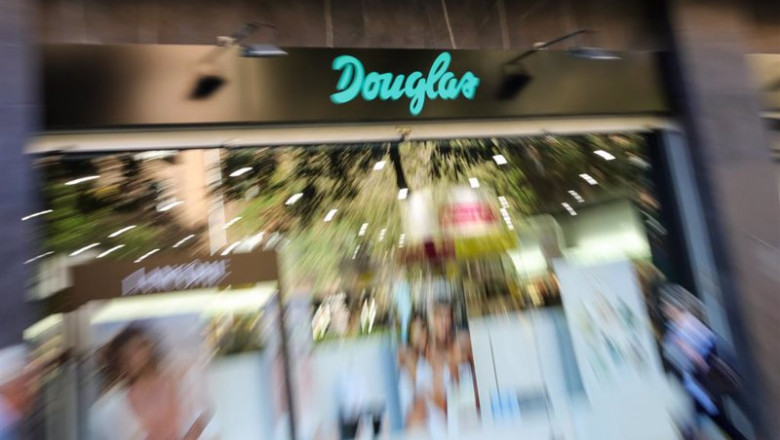 ep archivo - escaparate de la tienda douglas