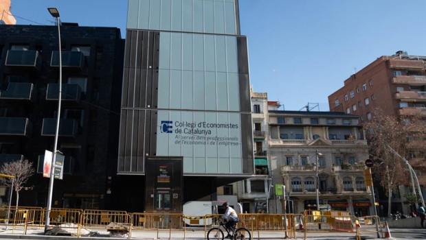 ep archivo   fachada del collegi deconomistes de catalunya