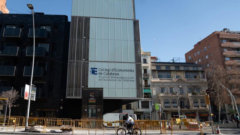 ep archivo   fachada del collegi deconomistes de catalunya