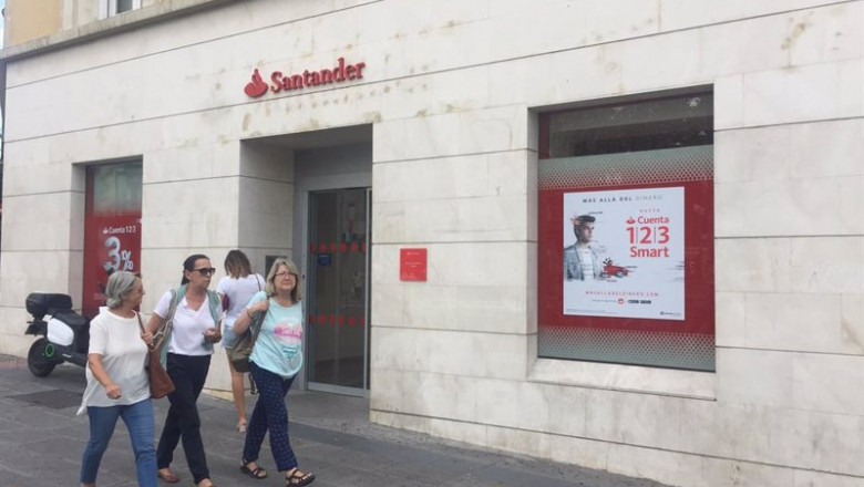 ep archivo imagen de una oficina del banco santander ep archivo imagen de una oficina del banco santander