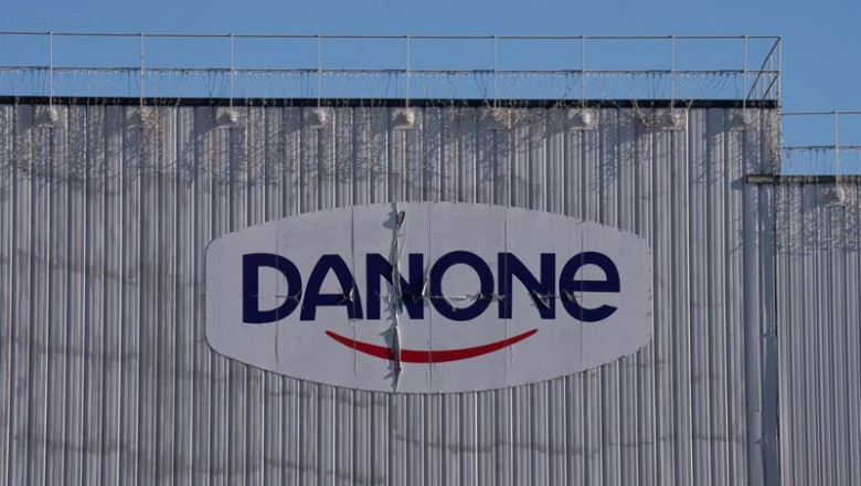 ep archivo logotipo de danone en la planta de parets del valls barcelona ep archivo logotipo de danone en la planta de parets del valls barcelona
