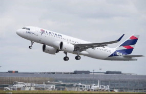 ep archivo   un avion de latam airlines