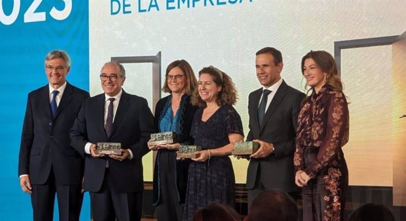 ep caixabank ebro foods fundacion telefonica y sogeviso premios seres 2023 por su compromiso con la ep caixabank ebro foods fundacion telefonica y sogeviso premios seres 2023 por su compromiso con la