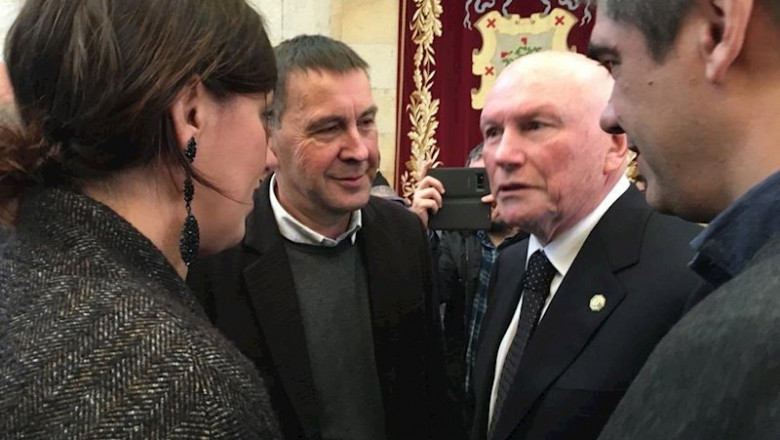 El coordinador general de EH Bildu en el homenaje a los lehendakaris en el exilio en la Casa de Juntas de Gernika, en Bizkaia, junto al expresidente del Gobierno Vasco Juna José Ibarretxe | EH BILDU ep el coordinador general de eh bildu en el homenaje a los lehendakaris en el exilio en la casa de