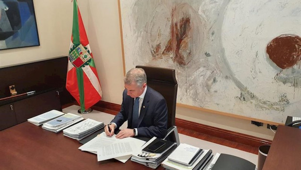 ep el lehendakari inigo urkullu firma el decreto que deja sin efecto las elecciones del 5 de abril