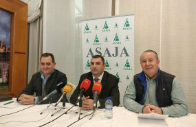 ep el presidente de la asociacion de apicultores salmantinos castor fernandez c junto a los