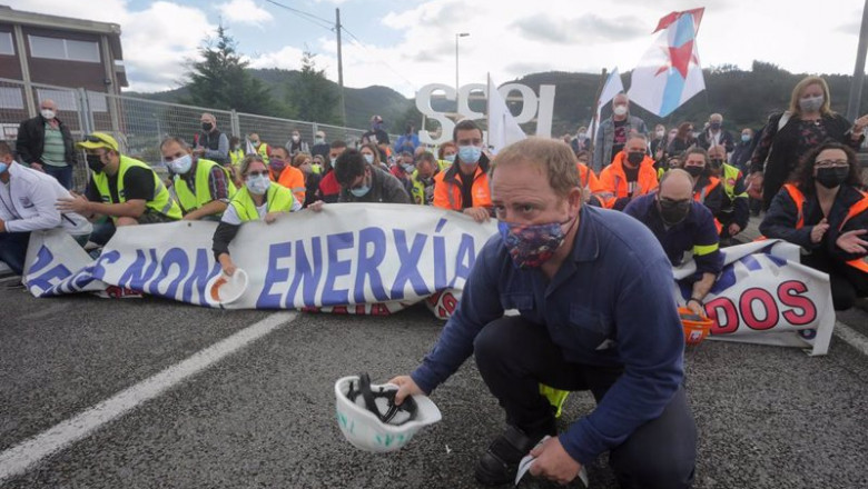 El presidente del Comité de Empresa de Alcoa, José Antonio Zan, durante una manifestación por el futuro industrial de A Mariña, a 17 de octubre de 2021, en Viveiro, Lugo (Galicia). Viveiro acoge este domingo una manifestación convocada por los sindicatos | Carlos Castro - Europa Press ep el presidente del comite de empresa de alcoa jose antonio zan durante una manifestacion por el