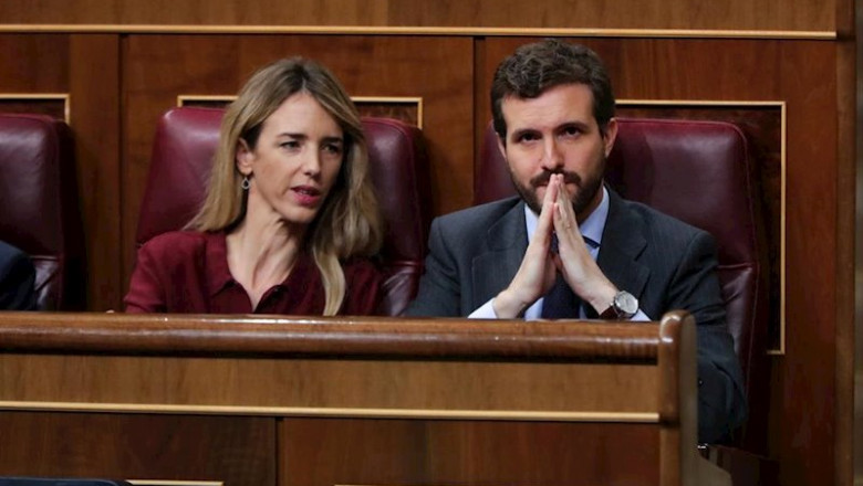 El presidente del PP, Pablo Casado, y la portavoz del Partido Popular en el Congreso, Cayetana Álvarez de Toledo, durante el de investidura del candidato socialista a la Presidencia de Gobierno, Pedro Sánchez. Madrid, a 5 de enero de 2020. | Jesús Hellín - Europa Press - Archivo ep el presidente del pp pablo casado y la portavoz del partido popular en el congreso cayetana