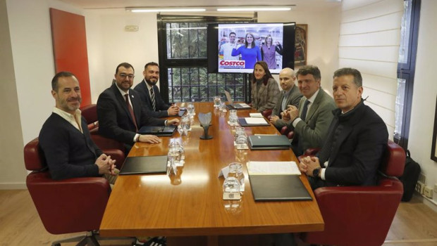 ep el presidente del principado adrian barbon recibe a los representantes de costco wholesale neil