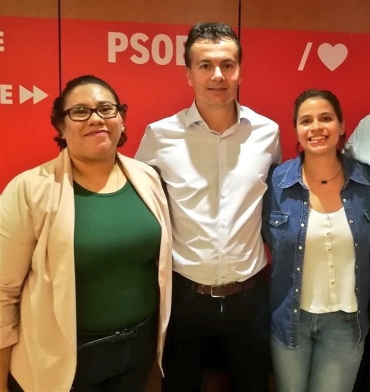 El secretario de Relaciones Internacionales del PSOE, Héctor Gómez, con las activistas nicaragüenses Eli Aguilar y Amaya Coppens | TWITTER PSOE INTERNACIONAL ep el secretario de relaciones internacionales del psoe hector gomez con las activistas