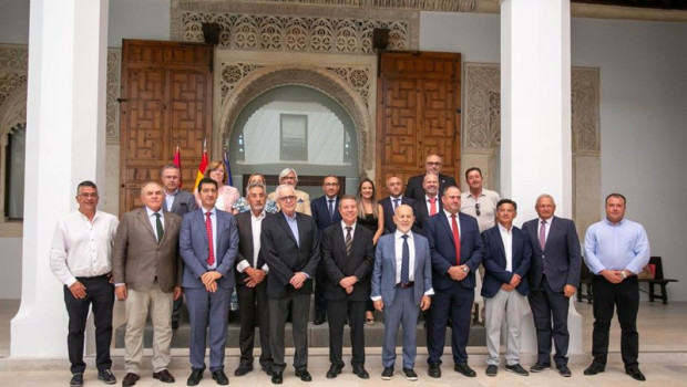 ep firma de los nuevos estatutos de la asociacion interprofesional vinos de valdepenas