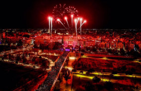 ep fuegos artificiales durante la crida 2023 en las torres de serranos ep fuegos artificiales durante la crida 2023 en las torres de serranos
