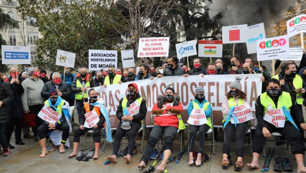 ep hosteleros gallegos en su llegada al congreso en madrid antes de iniciar una ronda con los grupos