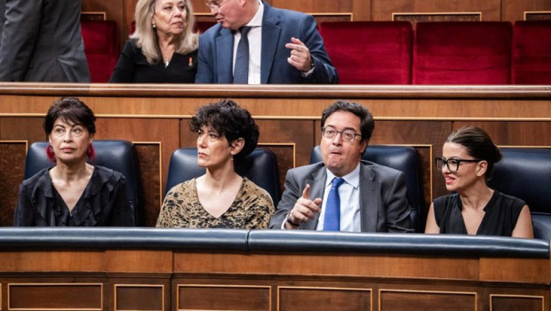 ep i d la ministra de igualdad ana redondo la ministra de seguridad social y migraciones elma saiz
