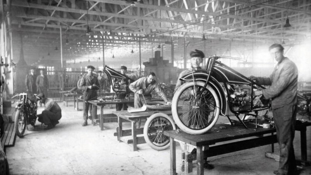 ep imagen de la produccion de las primeras motocicletas de bmw