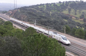 ep imagen de un tren ave a su paso por el tramo de via completamente restaurado donde ocurrio el ep imagen de un tren ave a su paso por el tramo de via completamente restaurado donde ocurrio el