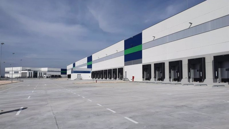 ep knight frank asesora a iskaypet en el alquiler de dos edificios logisticos para la operativa